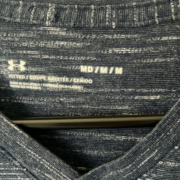 ☀️☀️Under Armour medium fitted T-shirt☀️☀️ - Picture 2 of 3